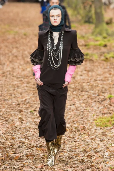 Look 60